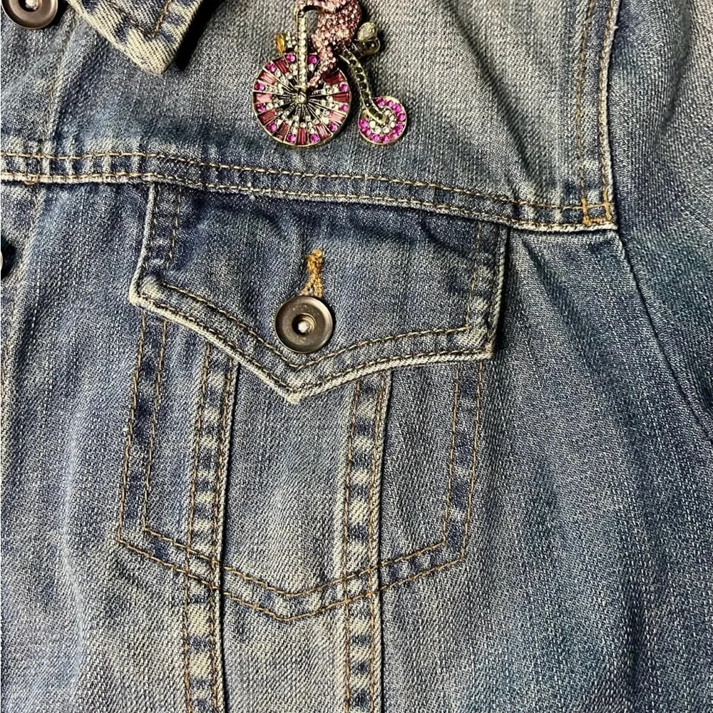 Sparkling Rhinestone Biker Bunny Brooch Cute Alloy Lapel Pin Pink & Red. NWOT